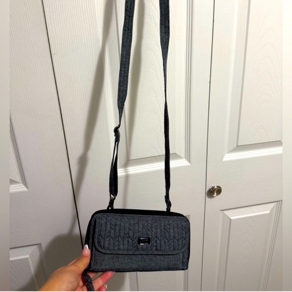 🛍️ Lug Crossbody Phone Wallet & Wristlet 🛍️